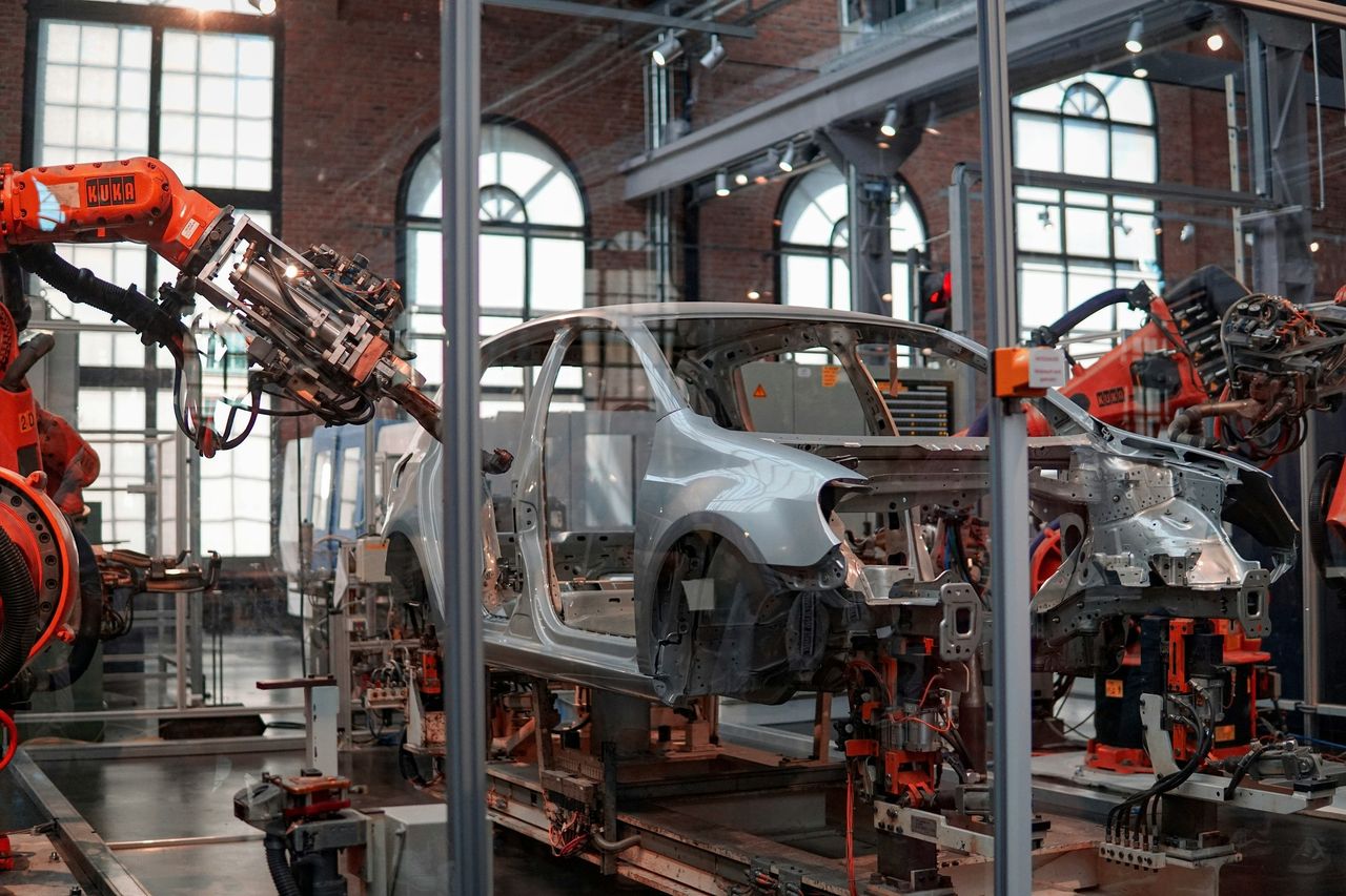 Karosserie in einer robotergestützten Fertigungslinie